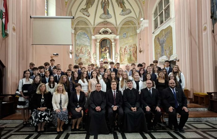 Bérmálás a kapuvári Szent Anna-templomban